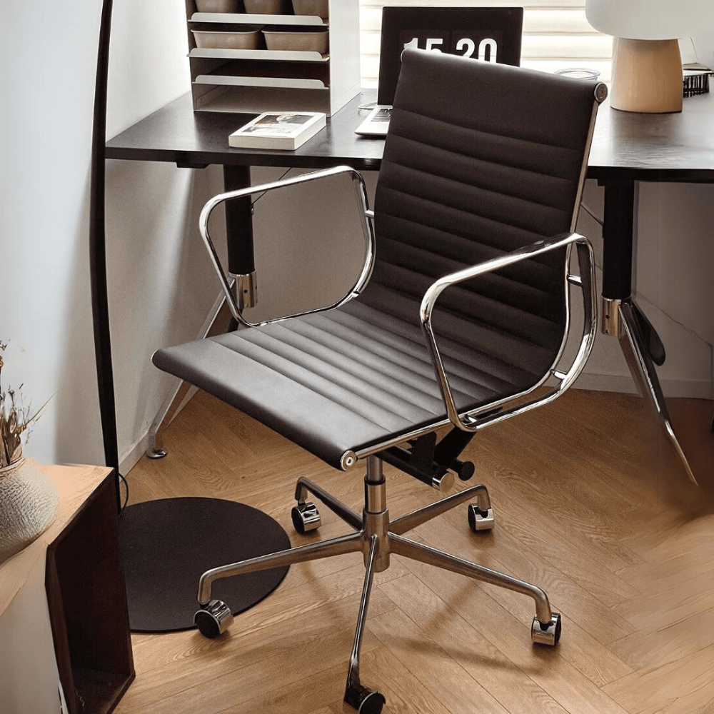 Meeting office chair Seoul in leather with mid-high backrest